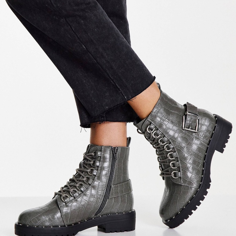 NWT ASOS Design Aura Lace-Up Hiker Boots